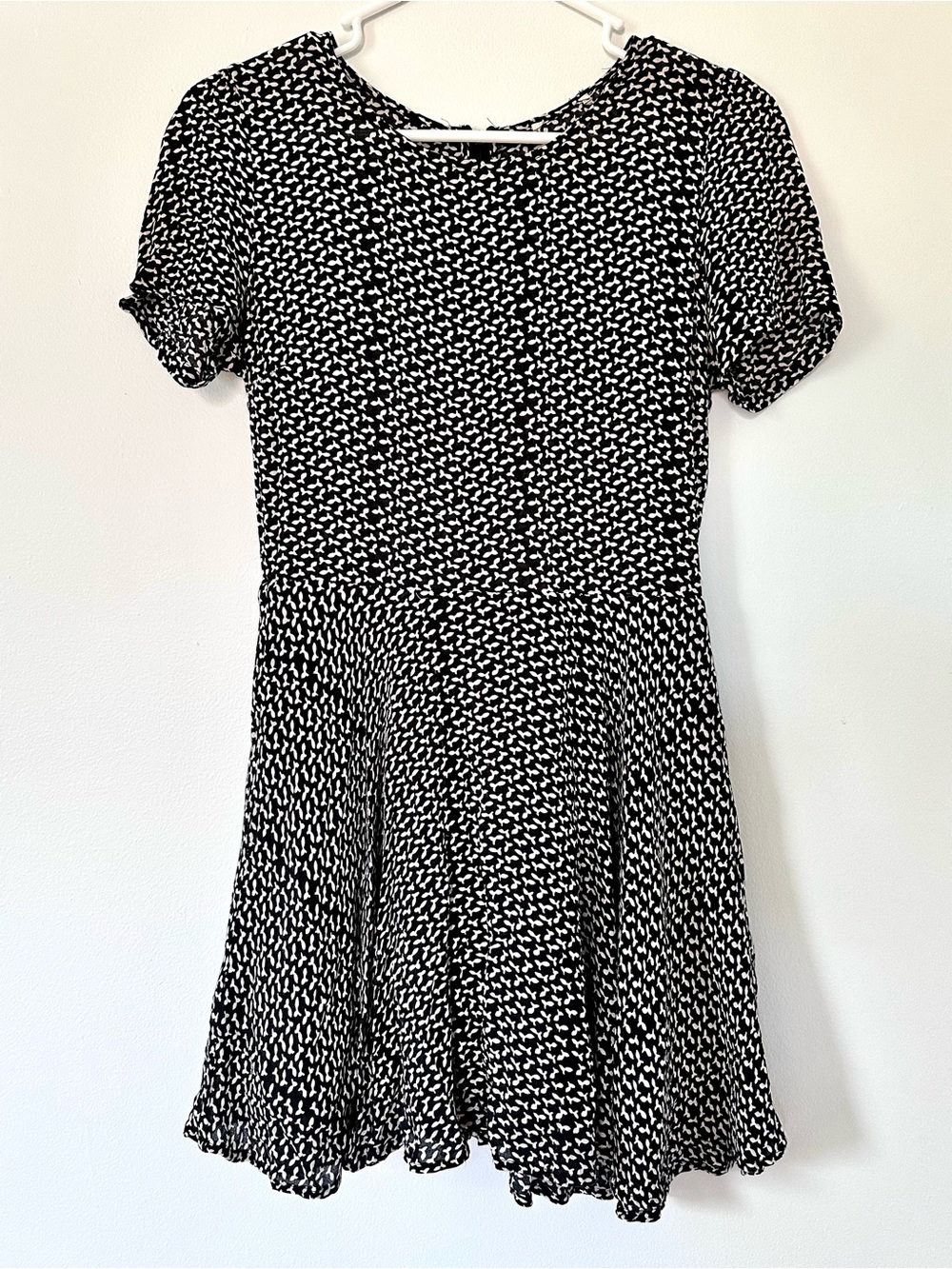 Forever 21 Black & White Short Sleeve Fit-and-Flare Dress